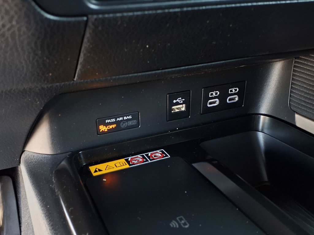 Used 2025 Toyota Camry SE FWD image 12