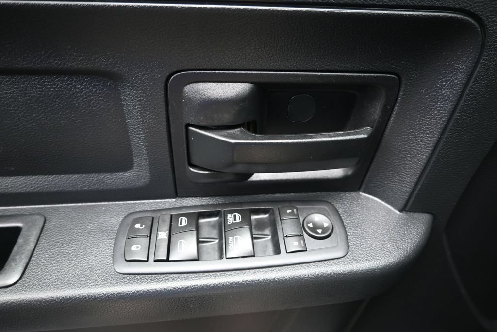 Used 2017 RAM 1500 Express AWD/4WD image 16