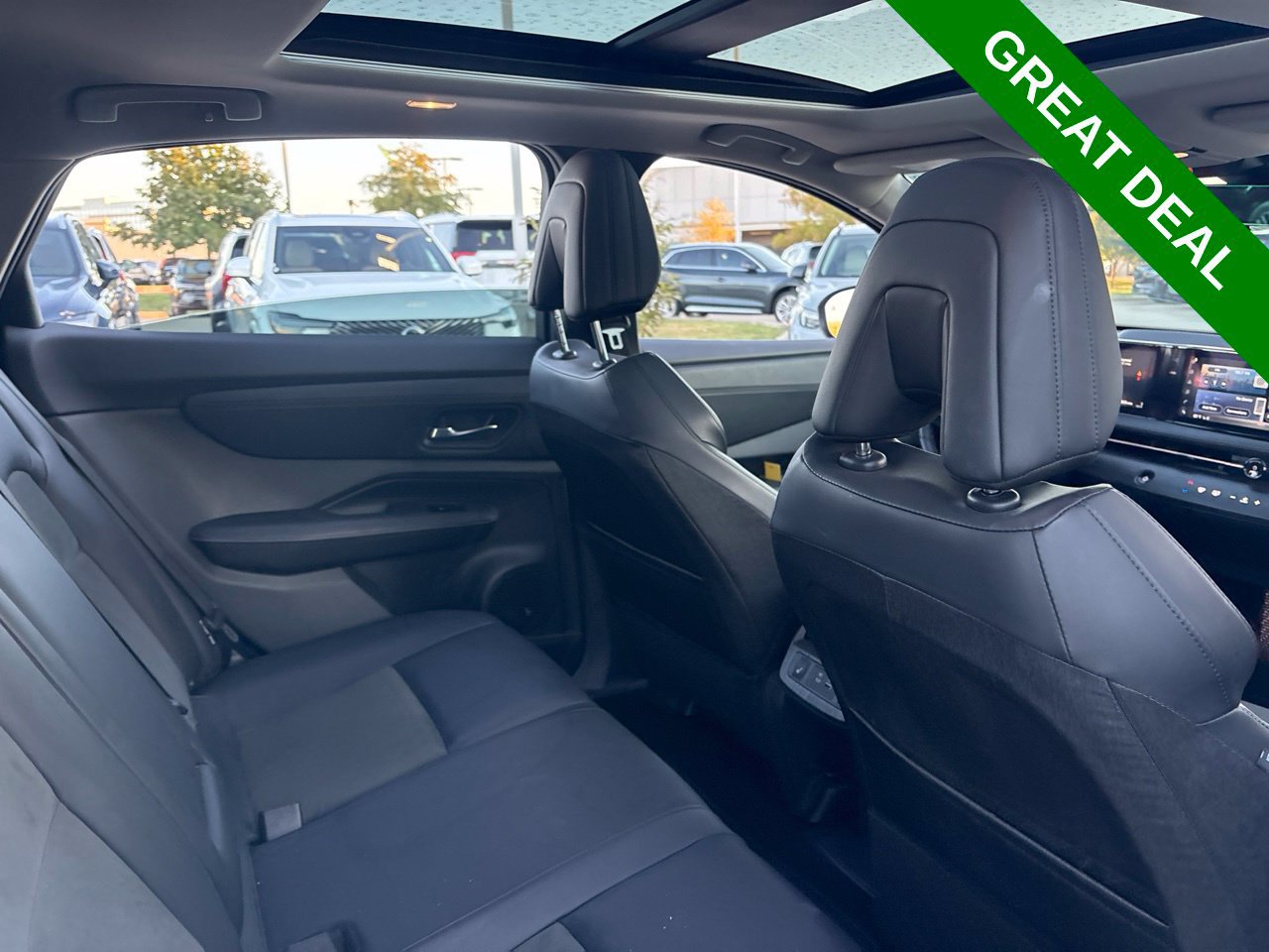 Used 2024 Nissan Ariya AWD image 14