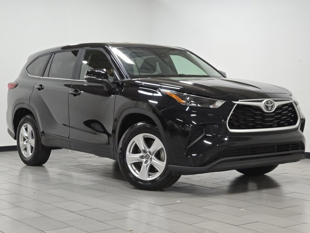 Certified 2023 Toyota Highlander L image 2