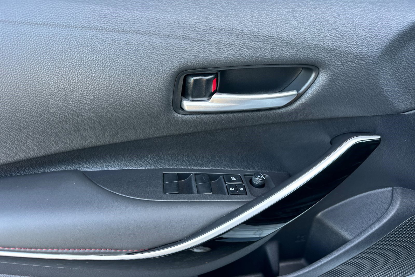 Used 2025 Toyota Corolla XSE image 12