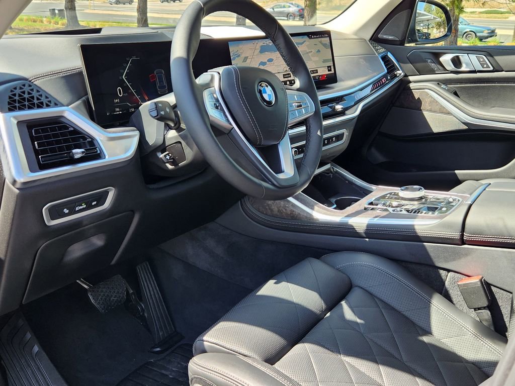 Used 2024 BMW X7 xDrive40i w/ Premium Package image 8