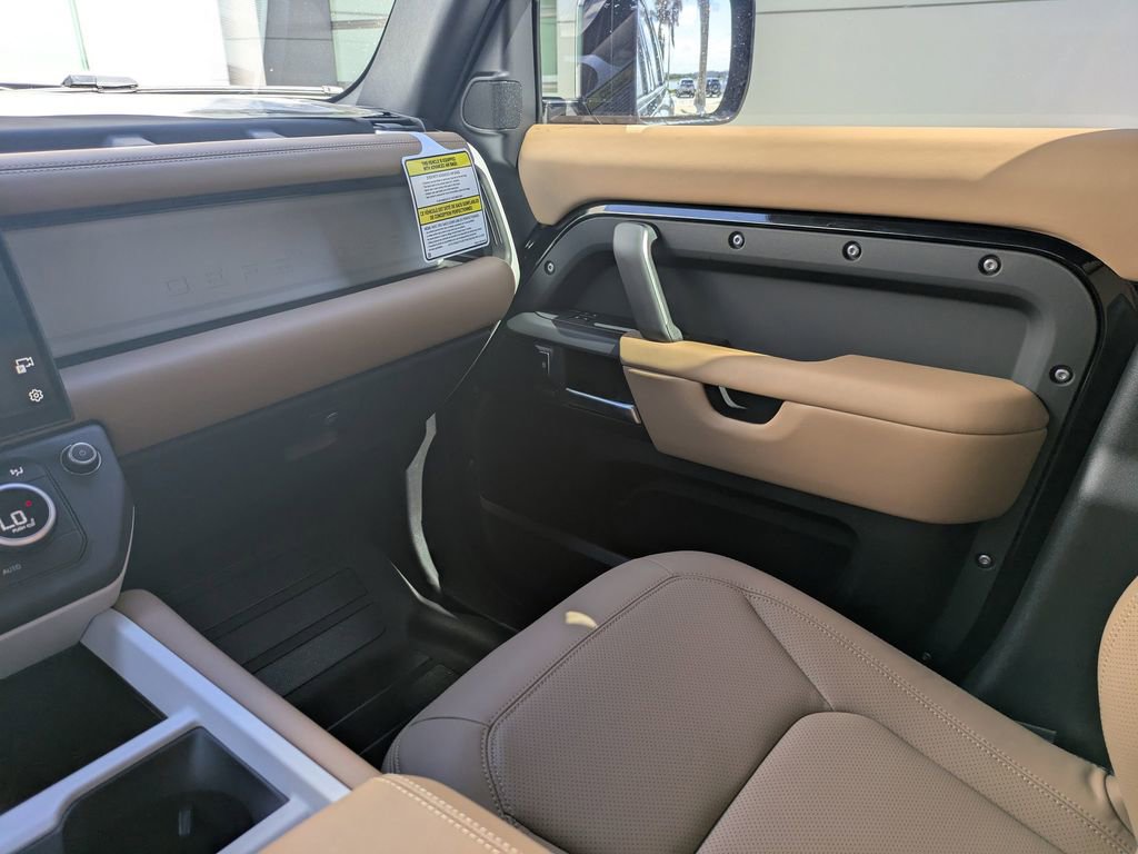 New 2026 Land Rover Defender 110 X-Dynamic SE AWD/4WD image 18