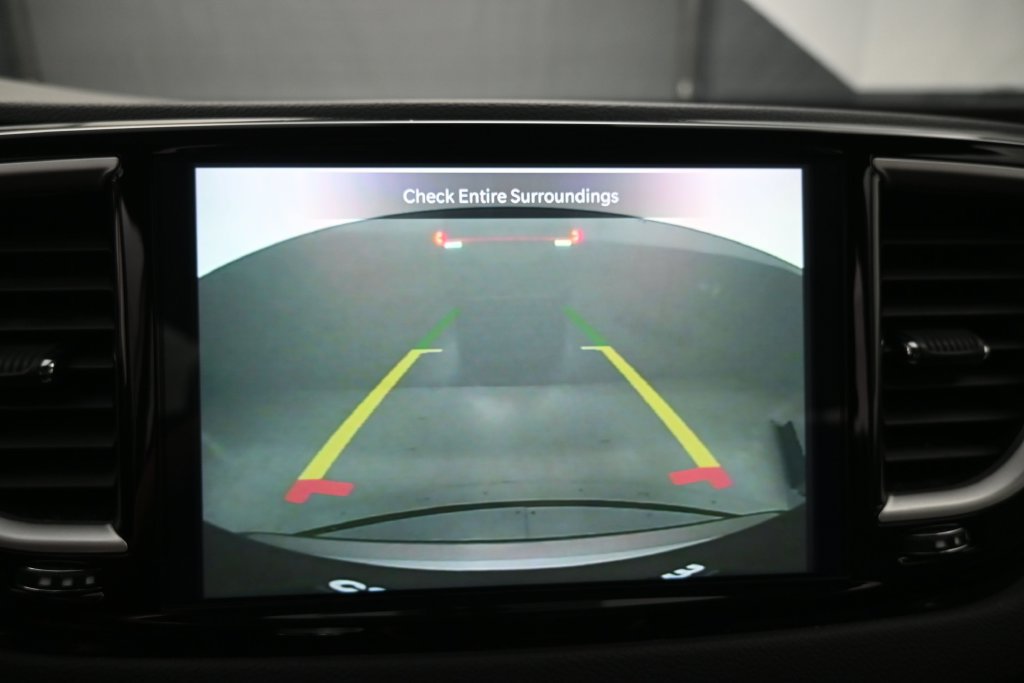 Used 2023 Chrysler Pacifica Touring-L FWD image 20