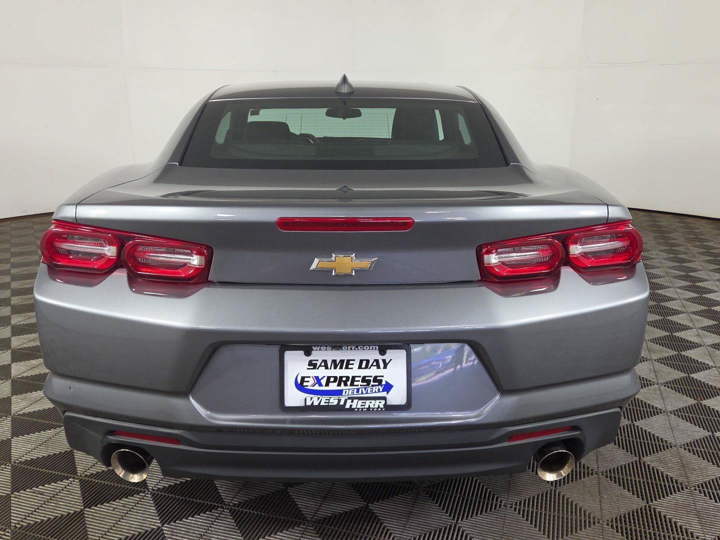 Used 2022 Chevrolet Camaro LT RWD image 5