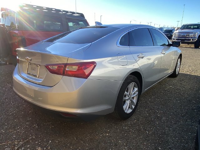 Used 2017 Chevrolet Malibu LT FWD image 4
