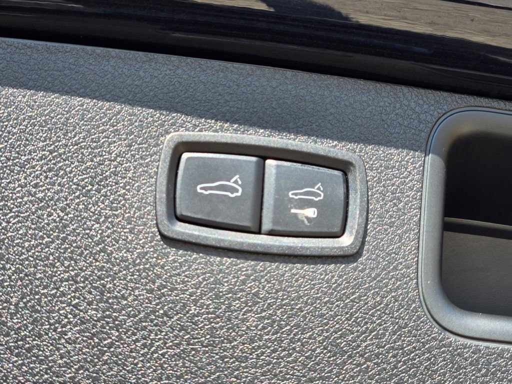 Used 2017 Porsche Macan Turbo image 16