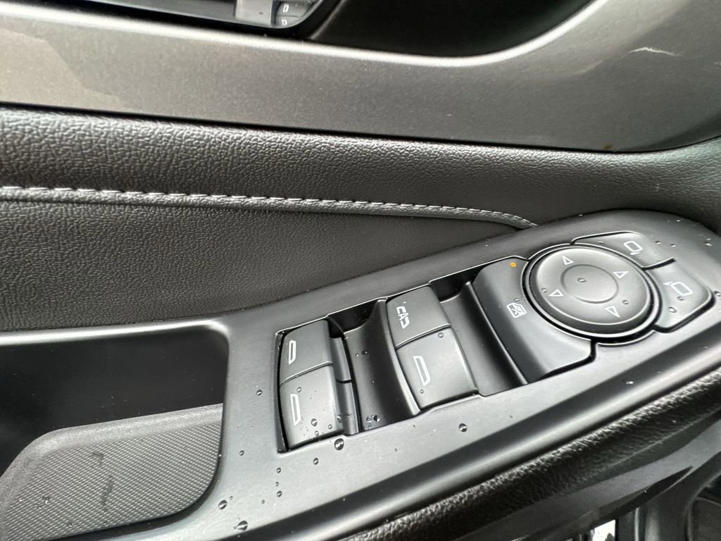 Used 2023 Chevrolet Traverse LT image 13