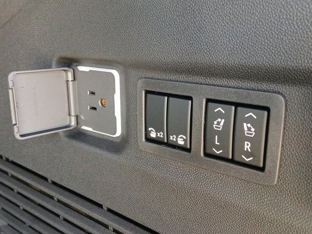 New 2026 Chevrolet Suburban LT w/ Comfort Package AWD/4WD image 27