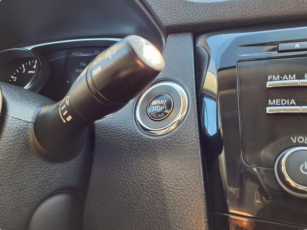 Used 2016 Nissan Rogue SV image 8