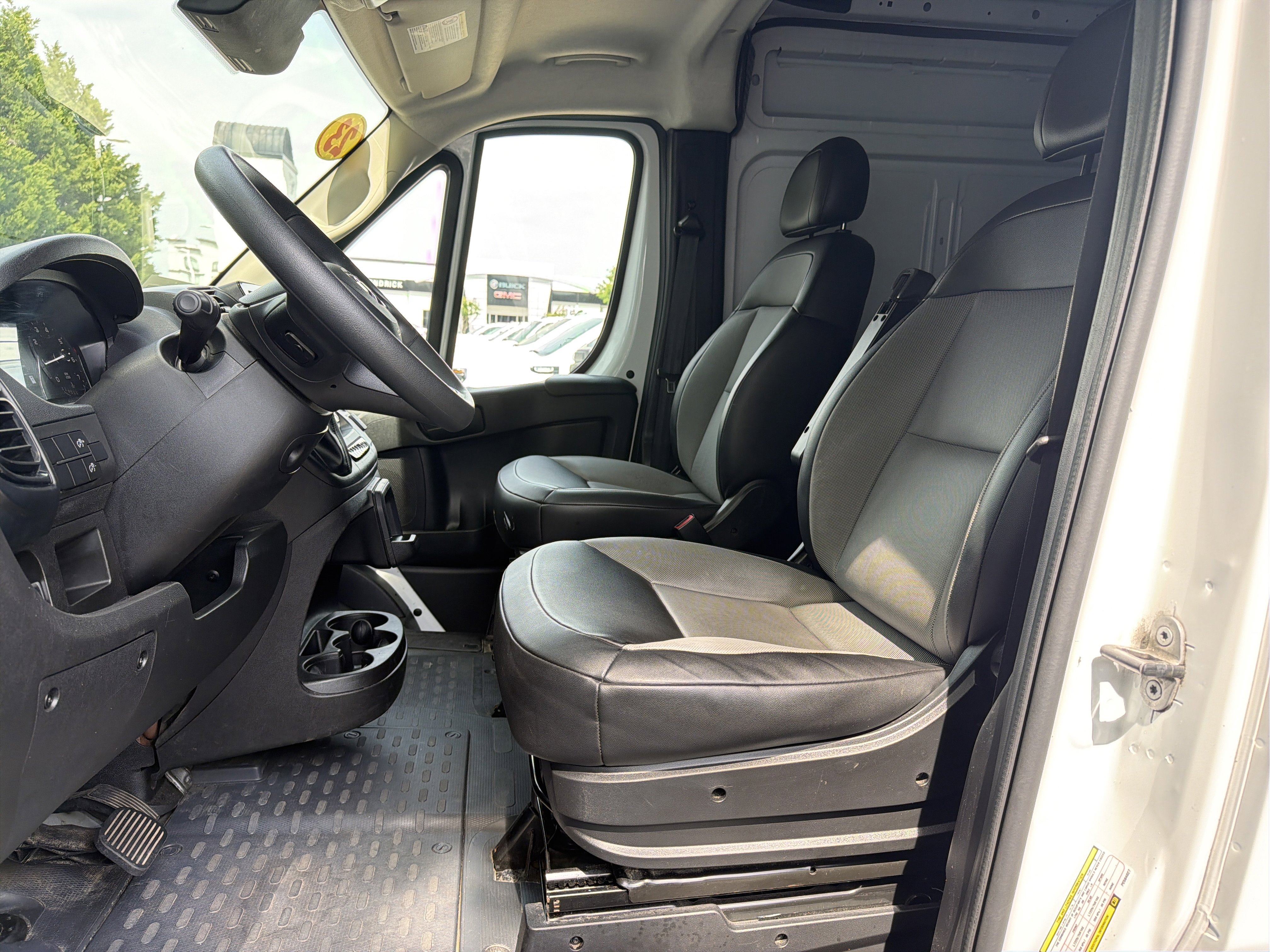 Used 2023 RAM ProMaster 2500 image 16