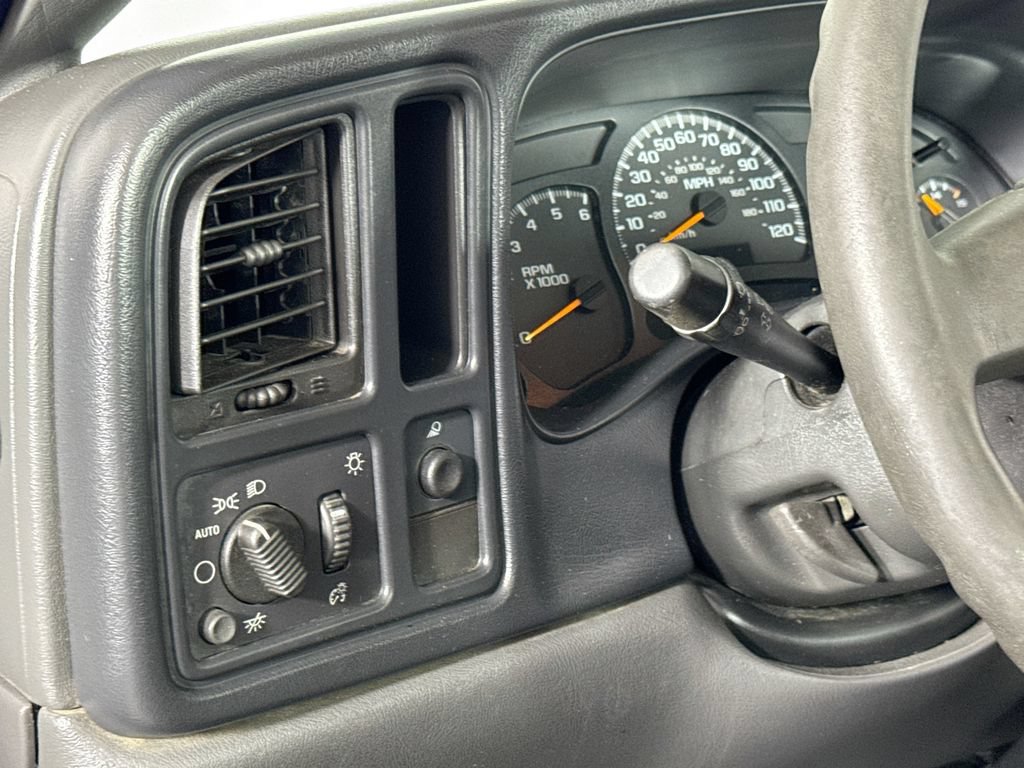 Used 2004 Chevrolet Silverado 2500 W/T RWD image 9
