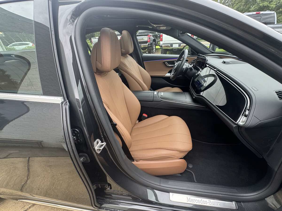 Used 2025 Mercedes-Benz E 350 Sedan w/ Multicontour Seating Package image 9