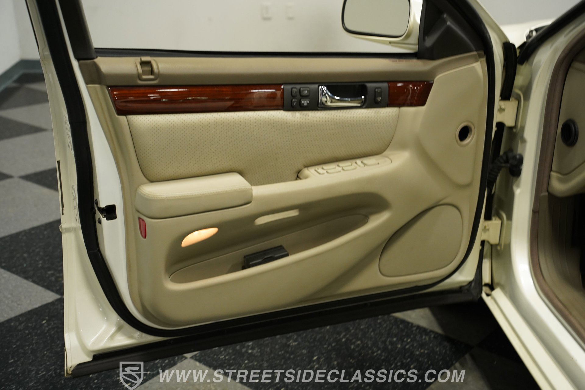 Used 1998 Cadillac Seville STS w/ Heated Seats Pkg image 35