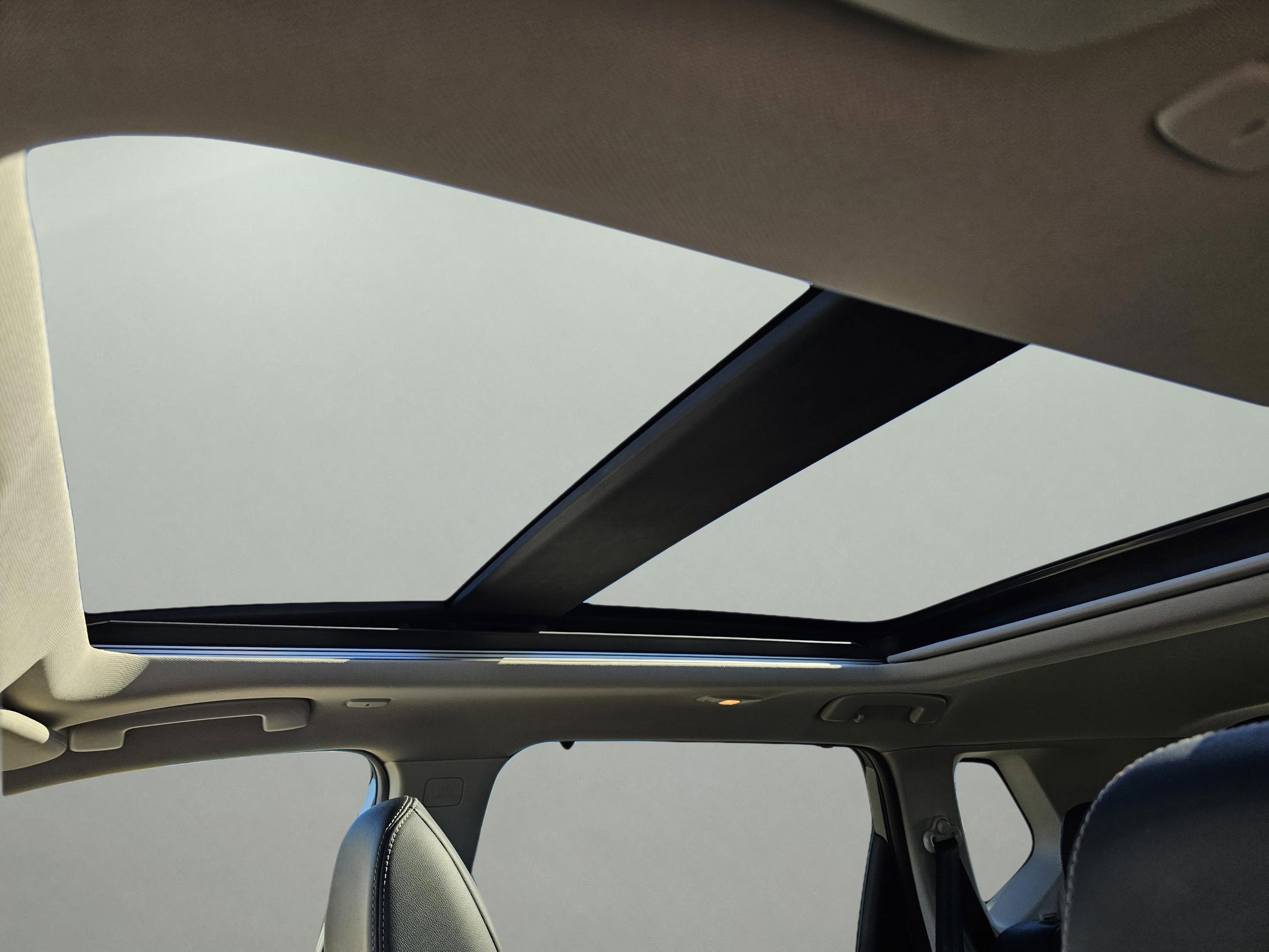 Used 2023 Nissan Rogue SL w/ SL Premium Package image 18