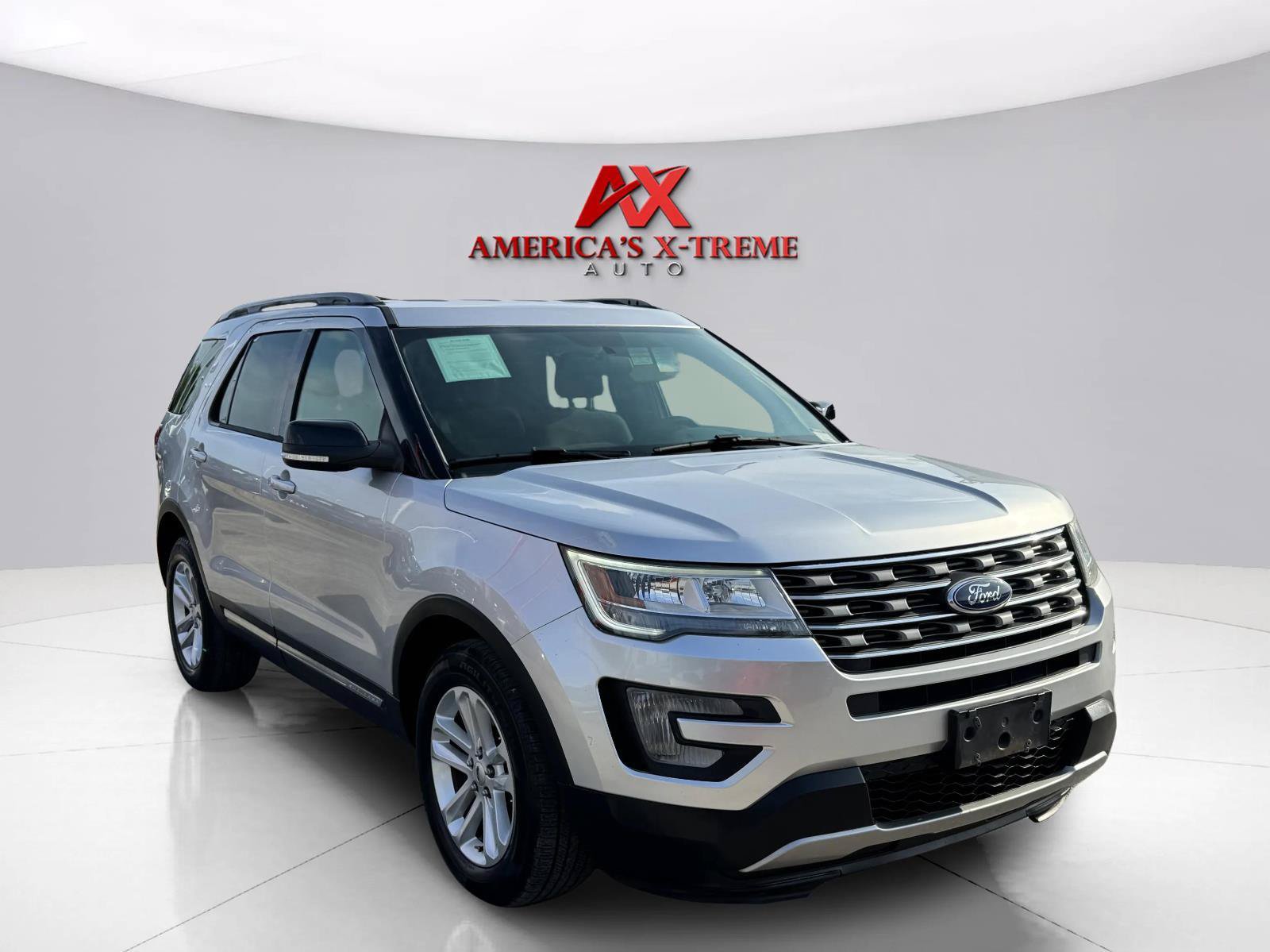 Used 2017 Ford Explorer XLT FWD image 8