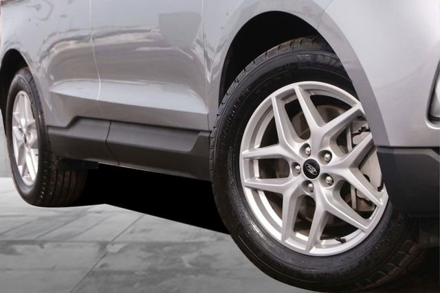 Used 2024 Ford Edge SEL image 3