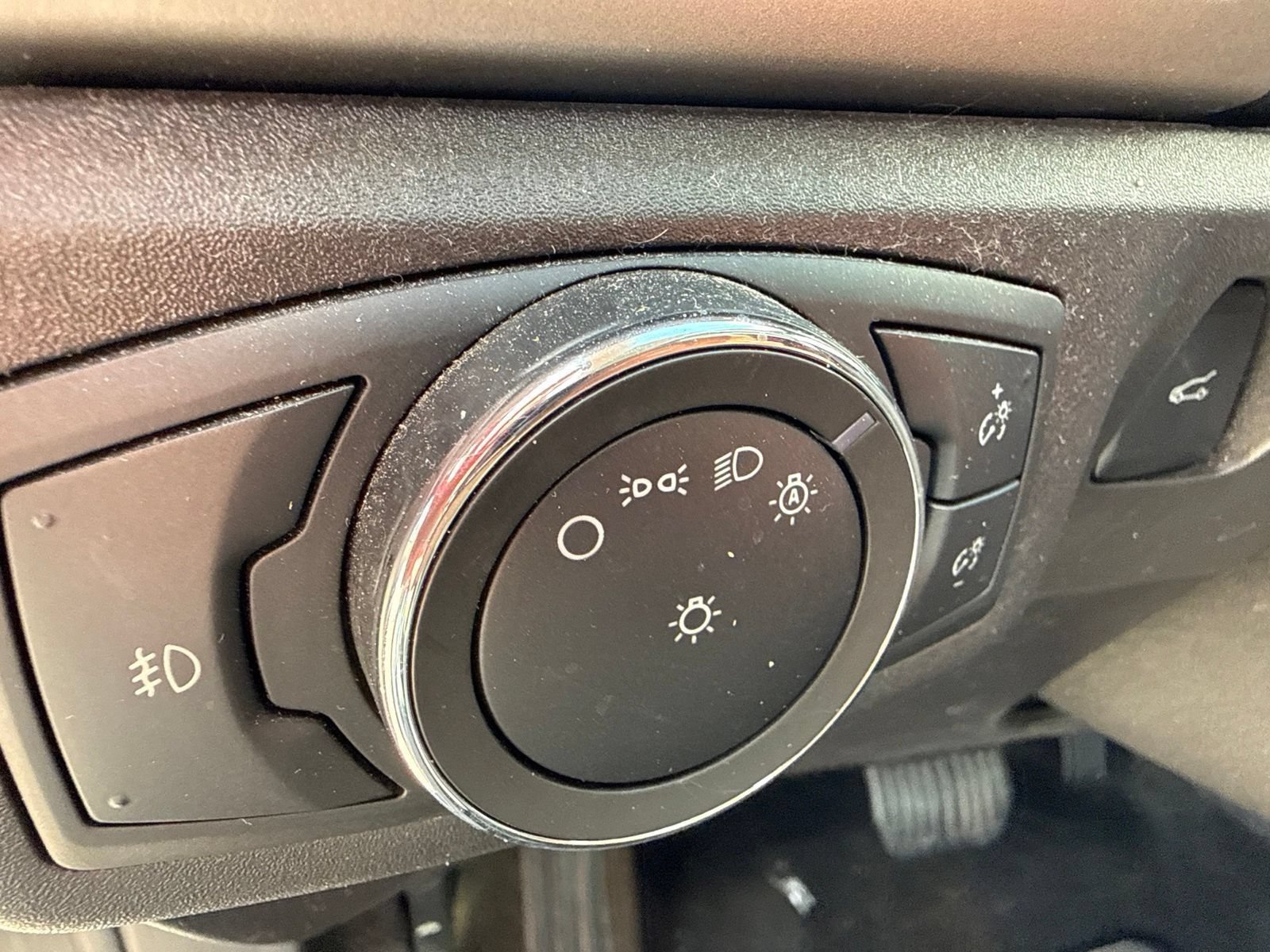 Used 2015 Ford Fusion SE w/ Equipment Group 202A FWD image 19