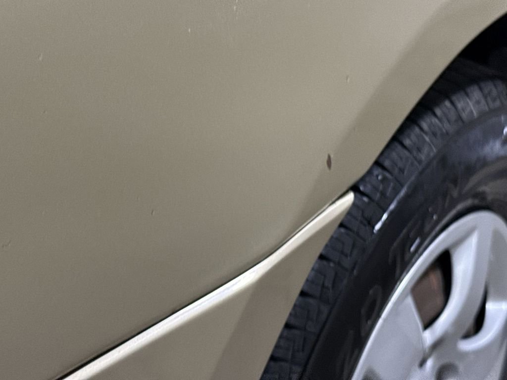 Used 2010 Kia Sedona LX image 28