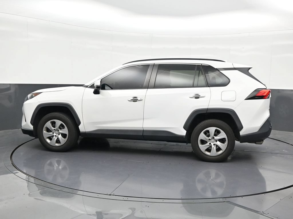Used 2020 Toyota RAV4 LE FWD image 2