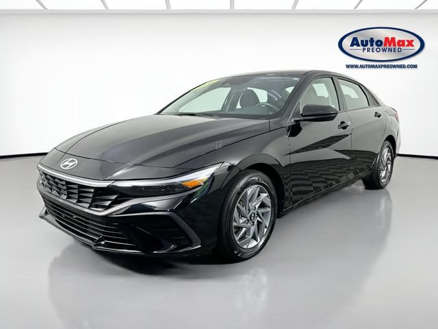 Used 2026 Hyundai Elantra Hybrid FWD image 4