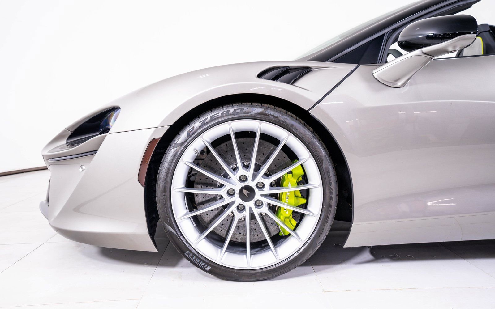 Used 2025 McLaren Artura Spider image 15