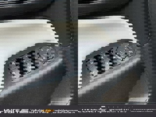 Used 2018 Chevrolet Equinox Premier image 27