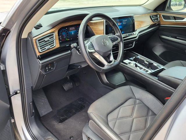 Used 2024 Volkswagen Atlas SE AWD/4WD image 3
