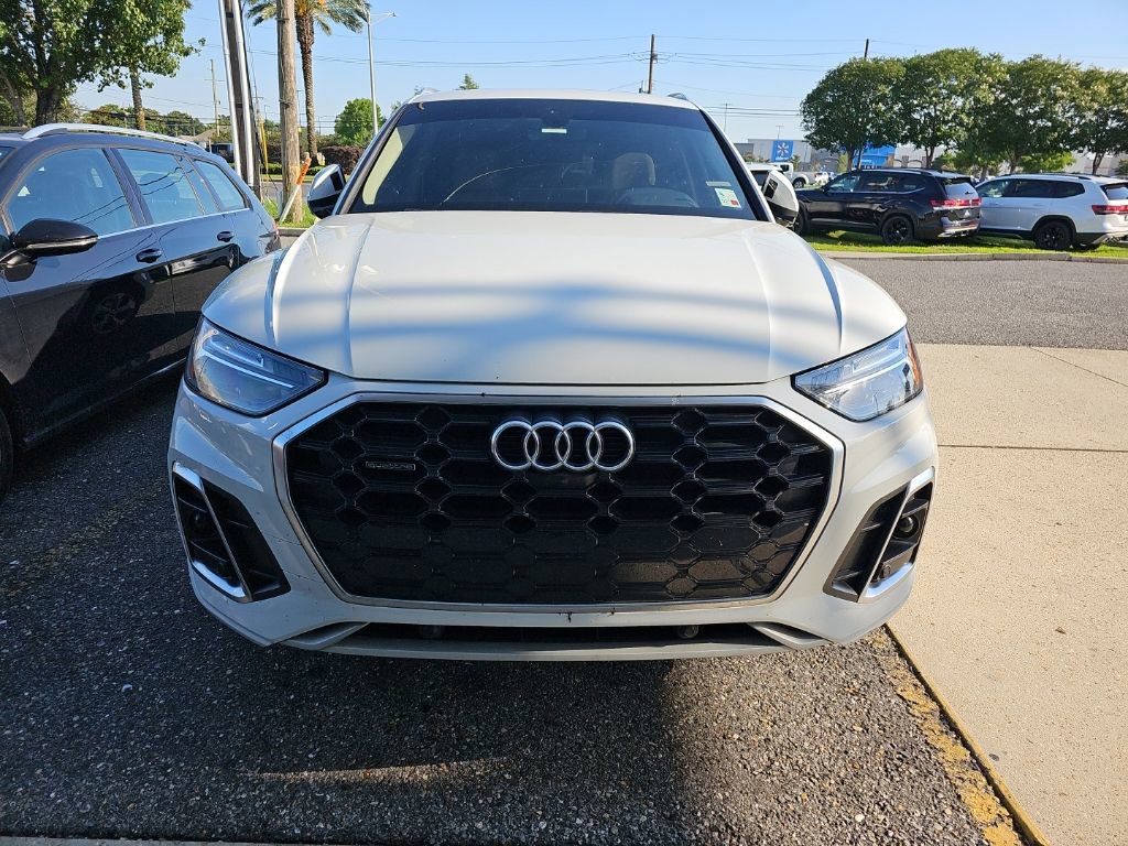 Used 2022 Audi Q5 2.0T Premium Plus w/ Premium Plus Package AWD/4WD image 2