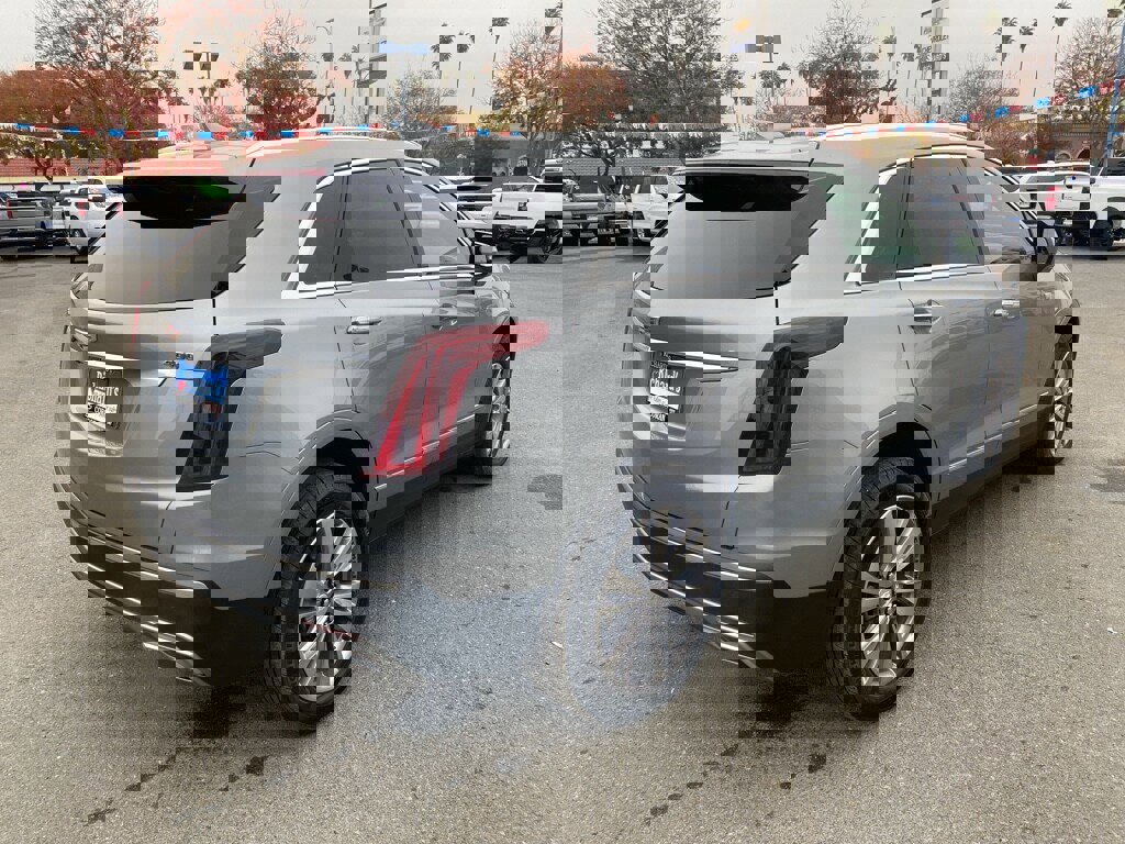 Used 2025 Cadillac XT5 Premium Luxury image 11
