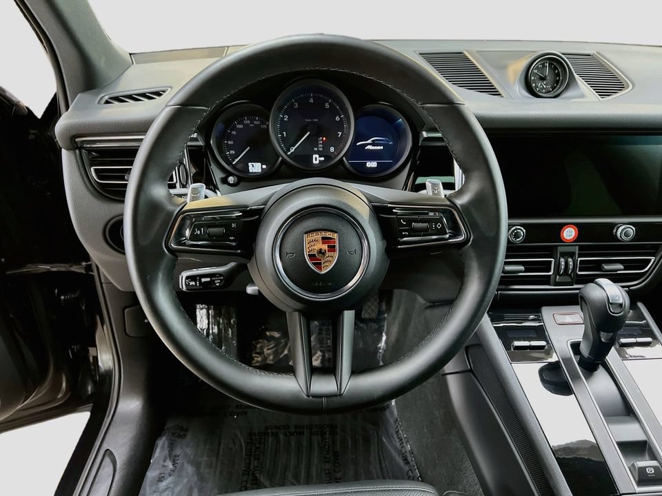 Certified 2026 Porsche Macan AWD/4WD image 12