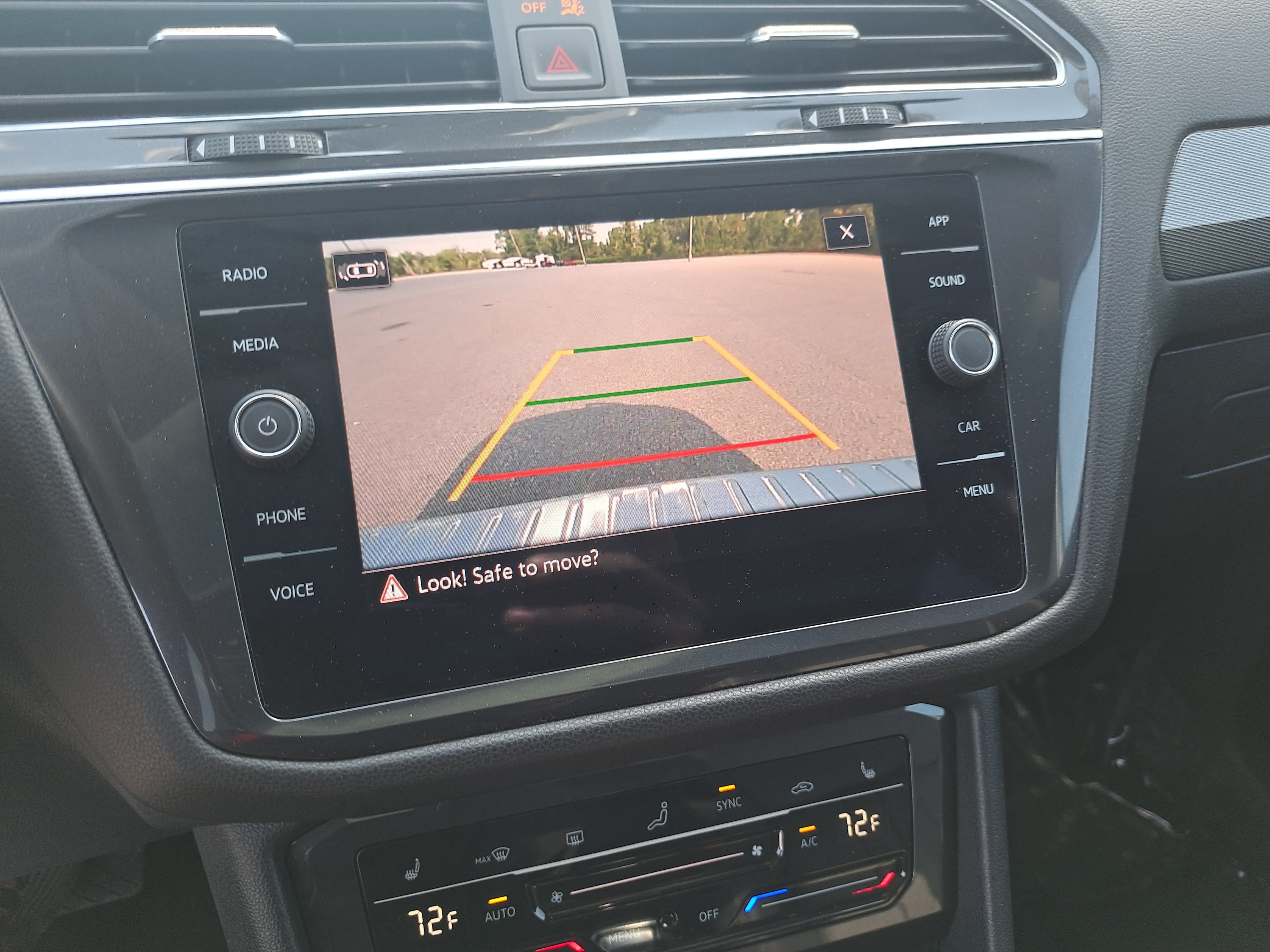Certified 2023 Volkswagen Tiguan SE w/ Panoramic Sunroof Package AWD/4WD image 24