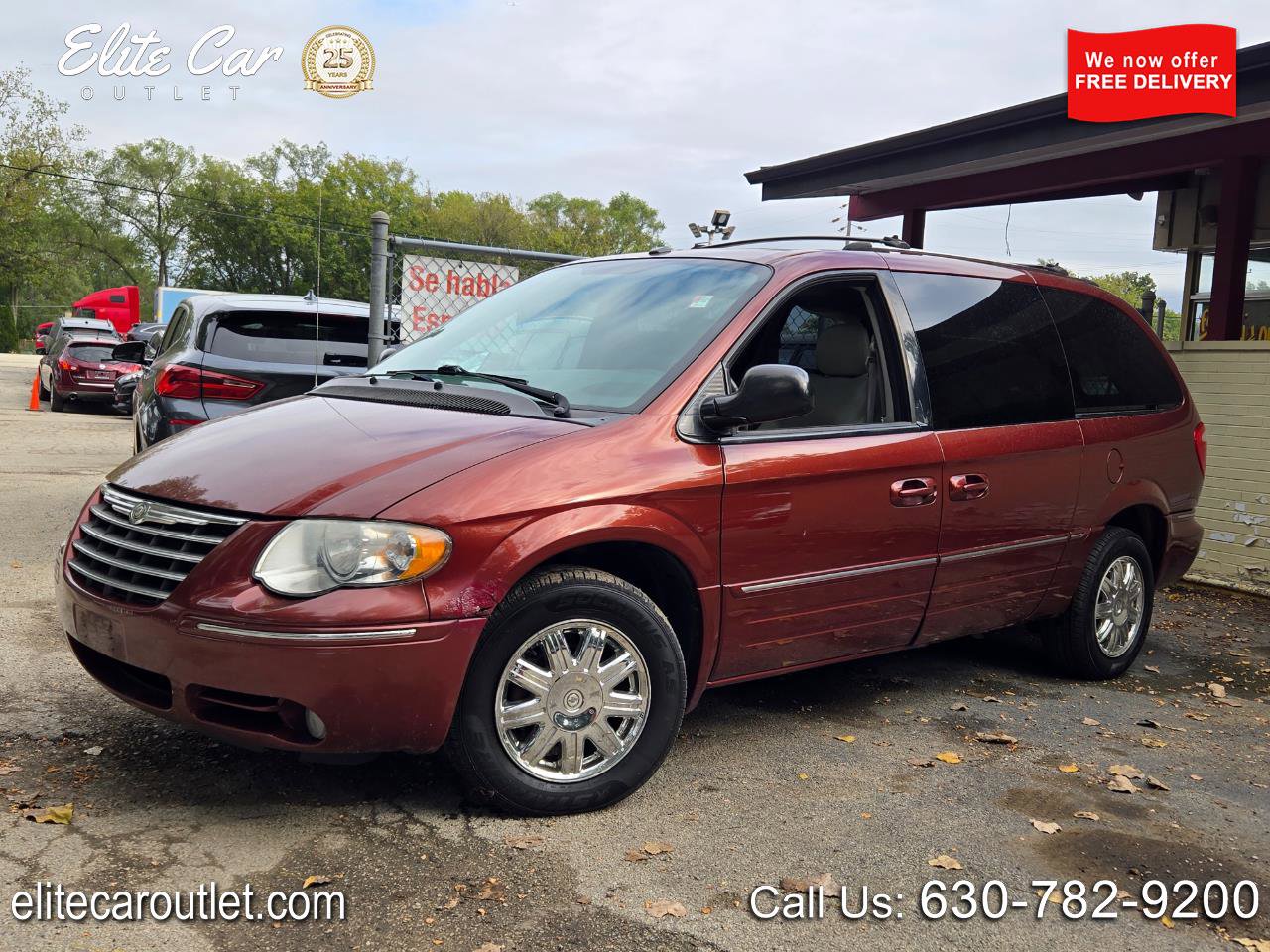 Used 2007 Chrysler Town & Country Limited image 1