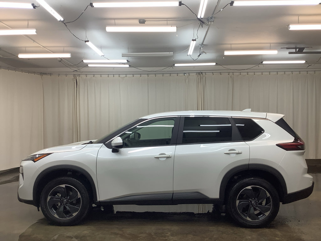 Used 2024 Nissan Rogue SV image 10
