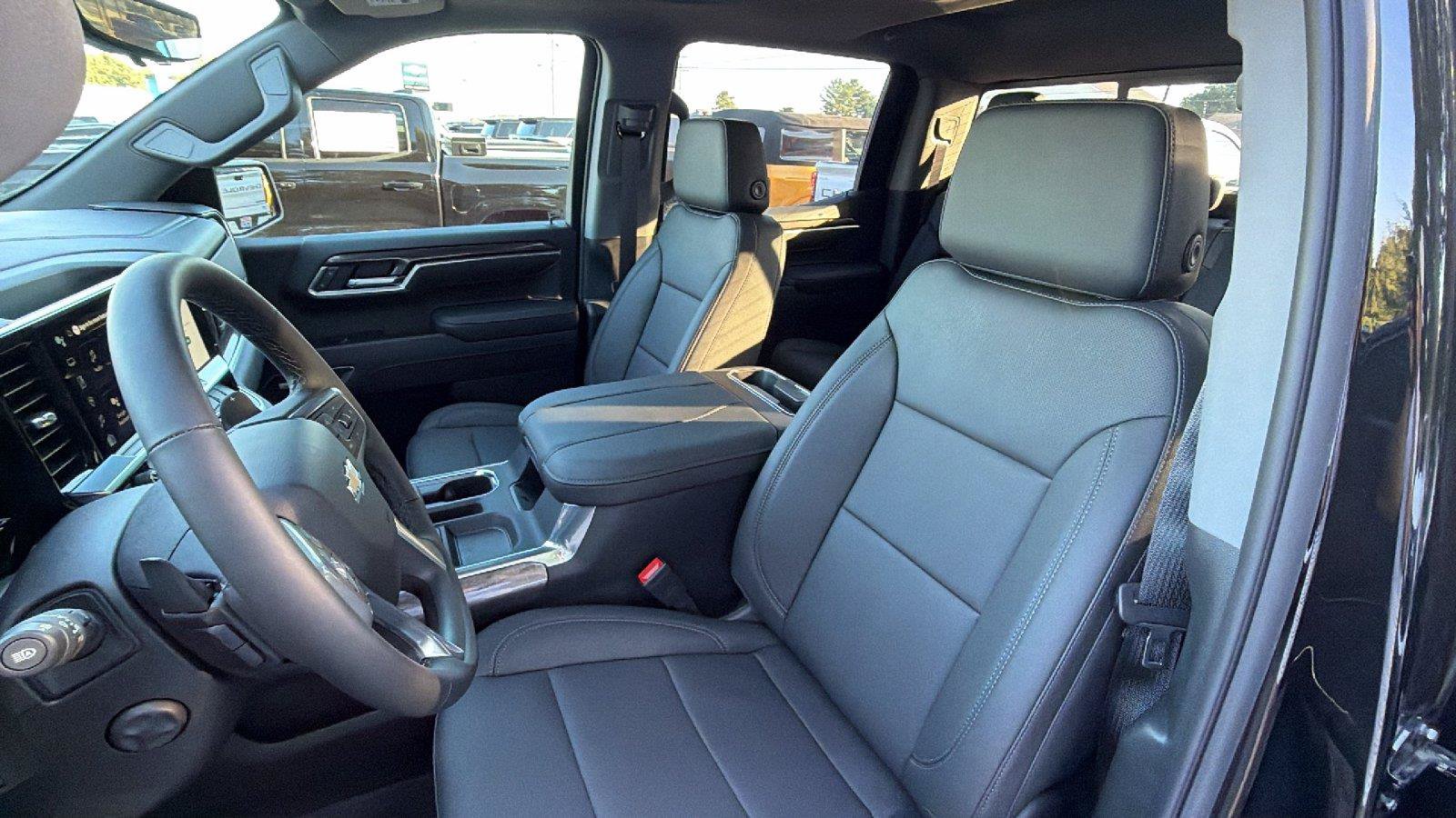 New 2026 Chevrolet Silverado 1500 LTZ w/ LTZ Premium Package AWD/4WD image 18