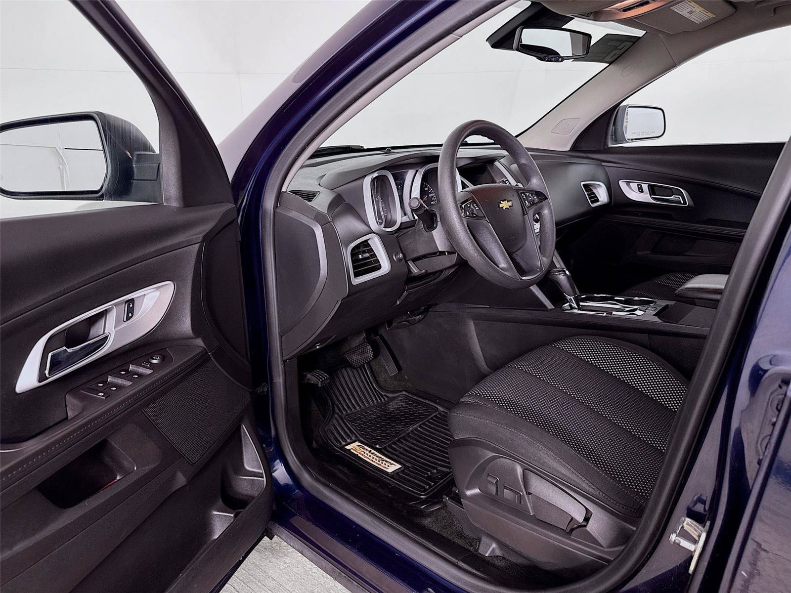 Used 2017 Chevrolet Equinox LS FWD image 3
