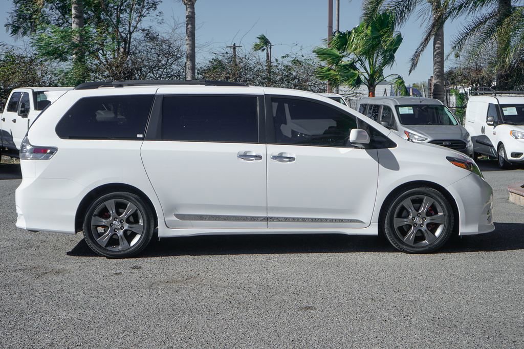 Used 2016 Toyota Sienna SE image 13