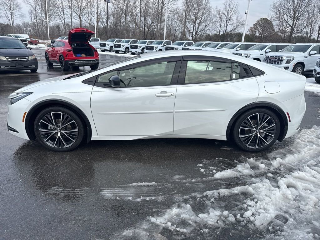 Used 2024 Toyota Prius XLE image 2