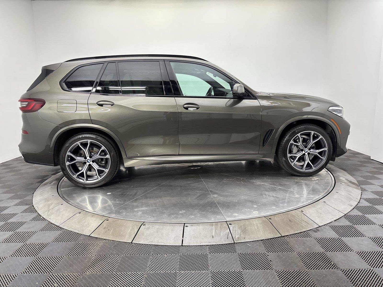 Used 2023 BMW X5 xDrive40i w/ M Sport Package AWD/4WD image 17