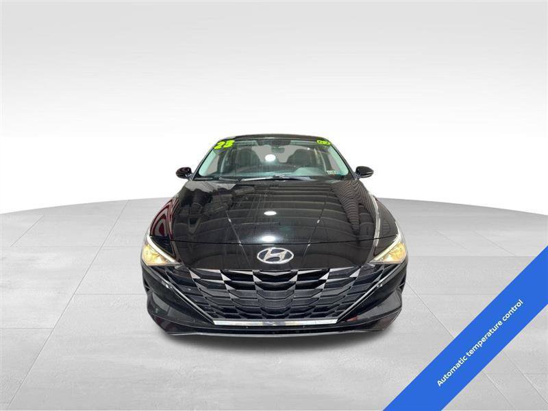 Used 2023 Hyundai Elantra SEL w/ Preferred Accessory Package FWD image 2