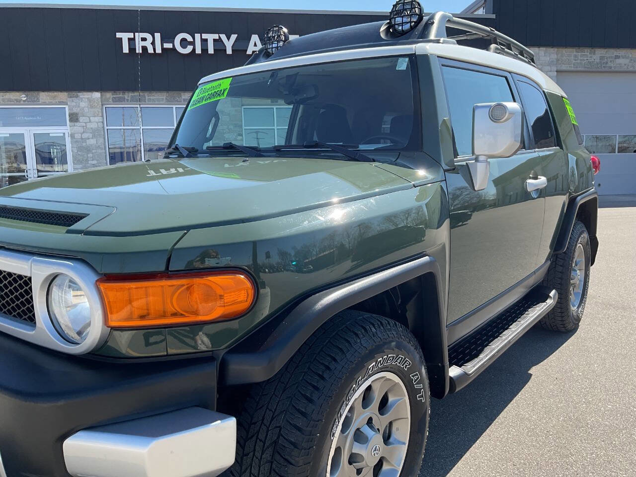 Used 2011 Toyota FJ Cruiser 4WD w/ Convenience Pkg image 2