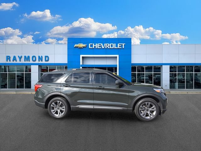 Used 2022 Ford Explorer XLT w/ Equipment Group 202A AWD/4WD image 2