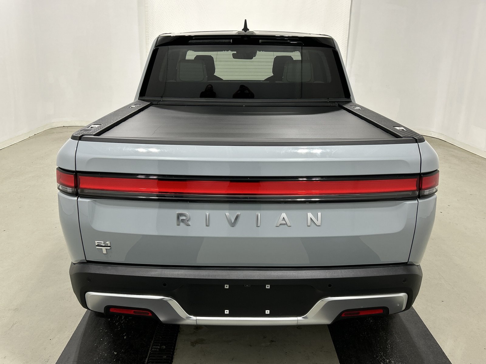 Used 2024 Rivian R1T Adventure Dual AWD/4WD image 4