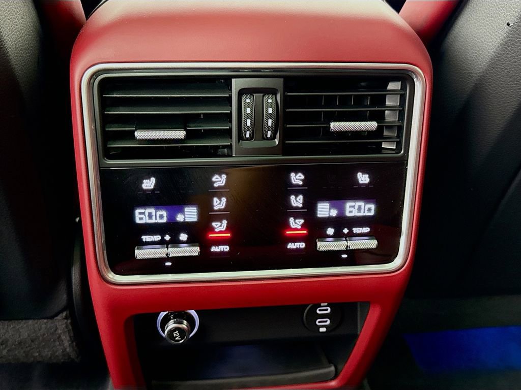Certified 2023 Porsche Cayenne Platinum Edition w/ Premium Package Plus (PIA) image 27