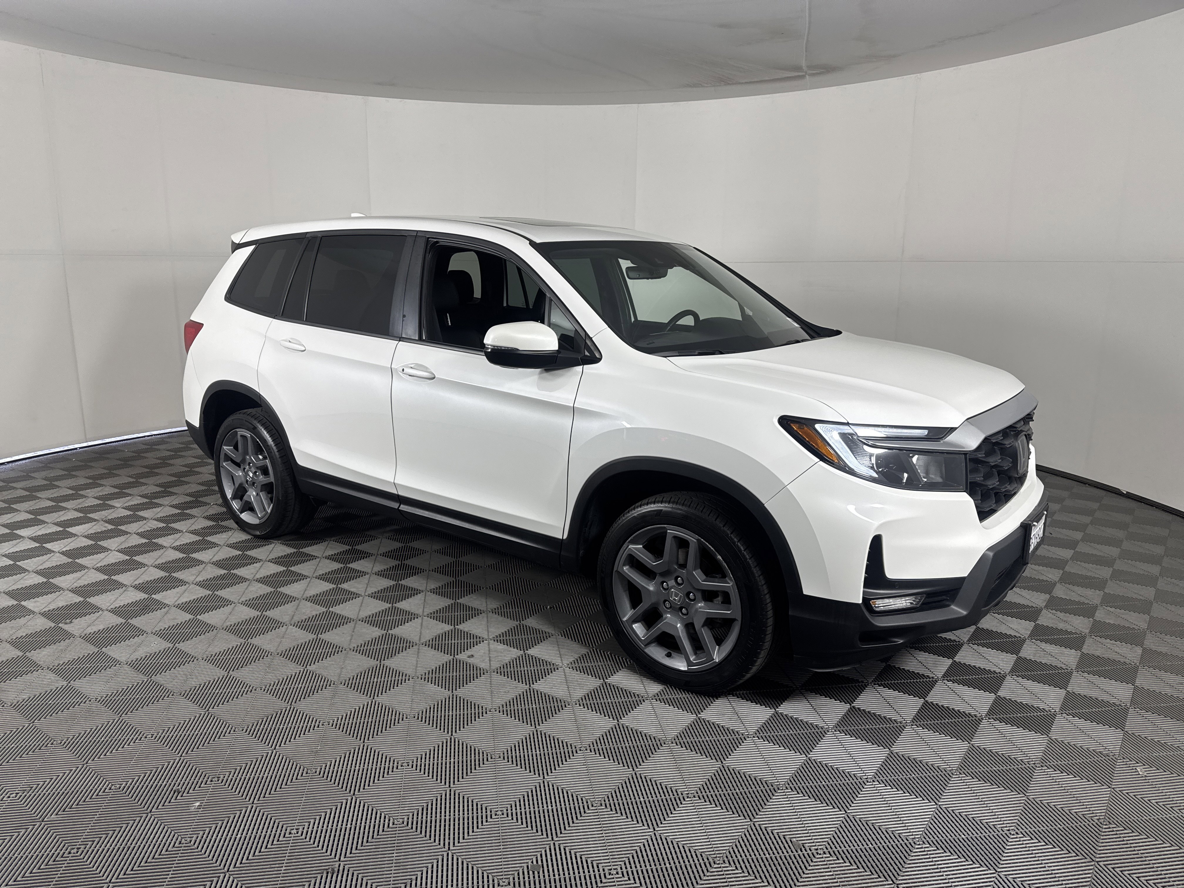 Used 2023 Honda Passport EX-L image 1