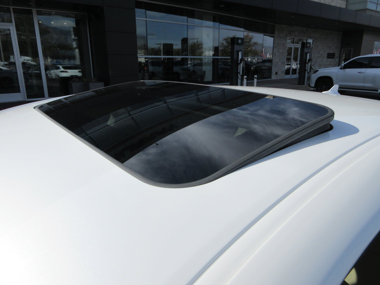 Used 2013 Lexus ES 300h w/ Luxury Pkg FWD image 16