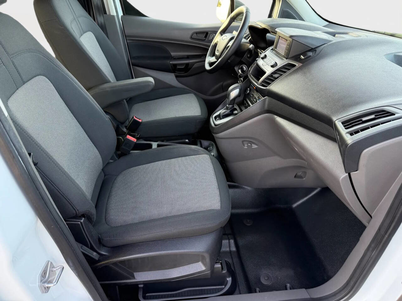 Used 2019 Ford Transit Connect XL image 11