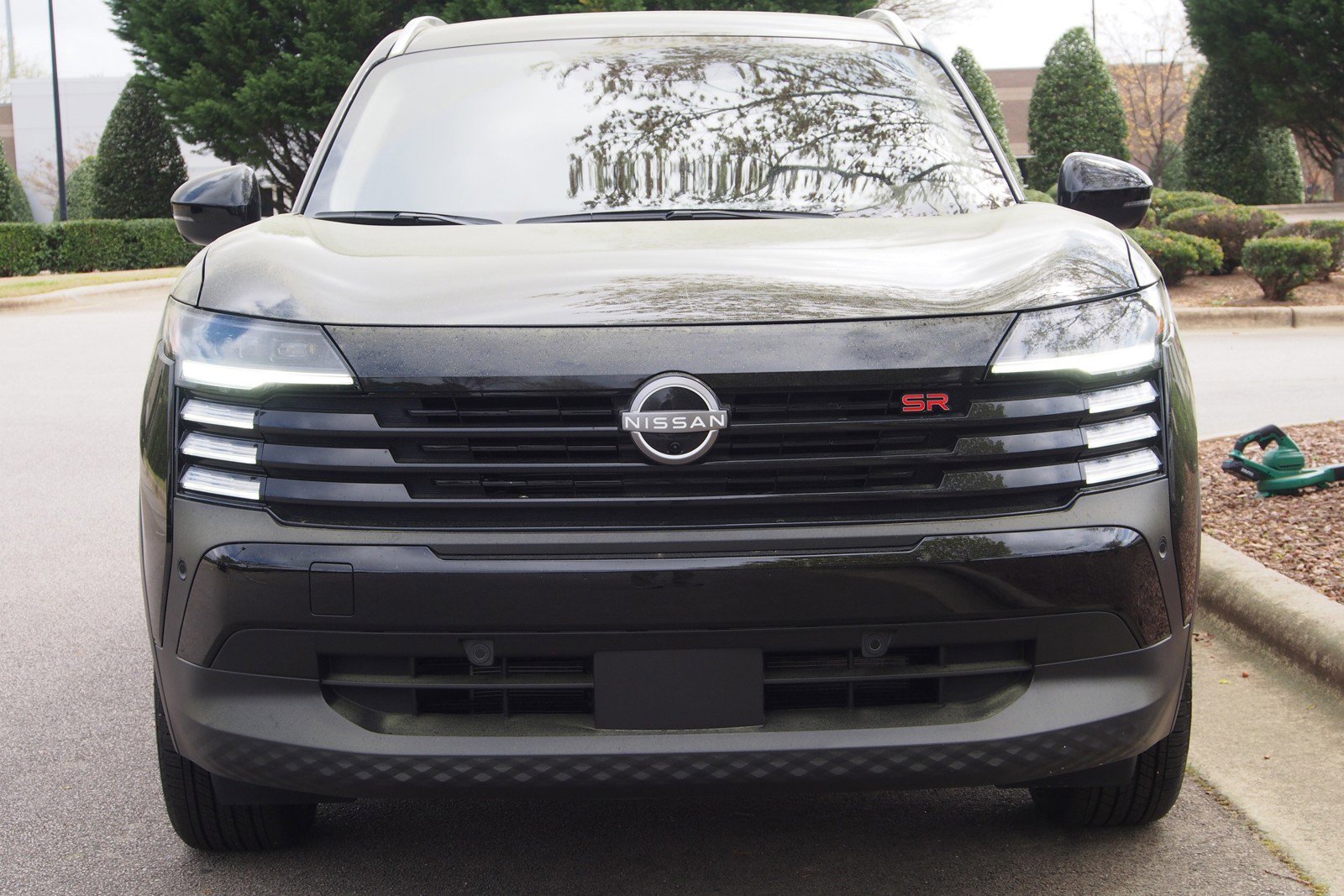 Used 2025 Nissan Kicks SR image 2