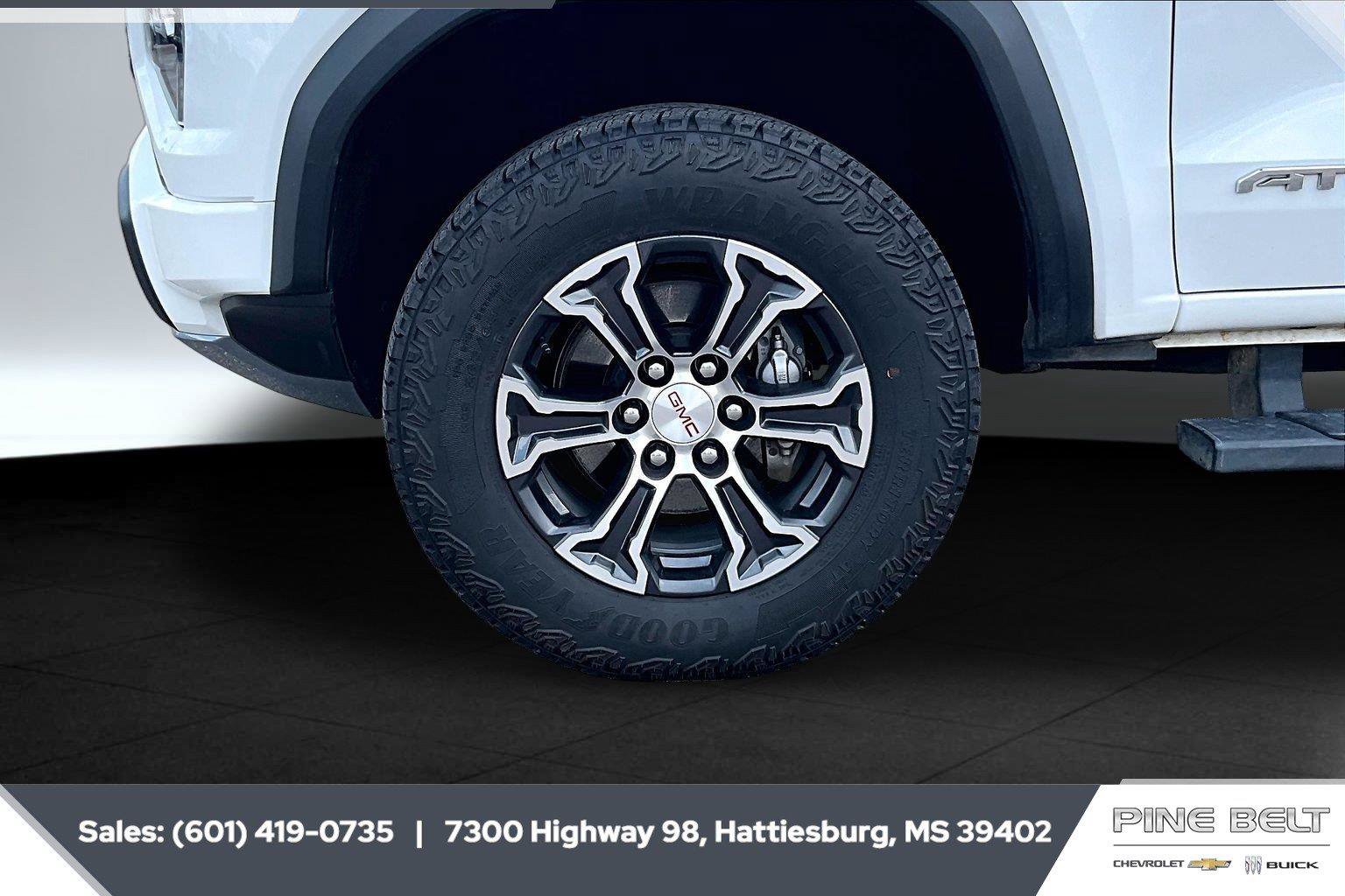 Used 2023 GMC Canyon AT4 w/ Technology Package AWD/4WD image 8