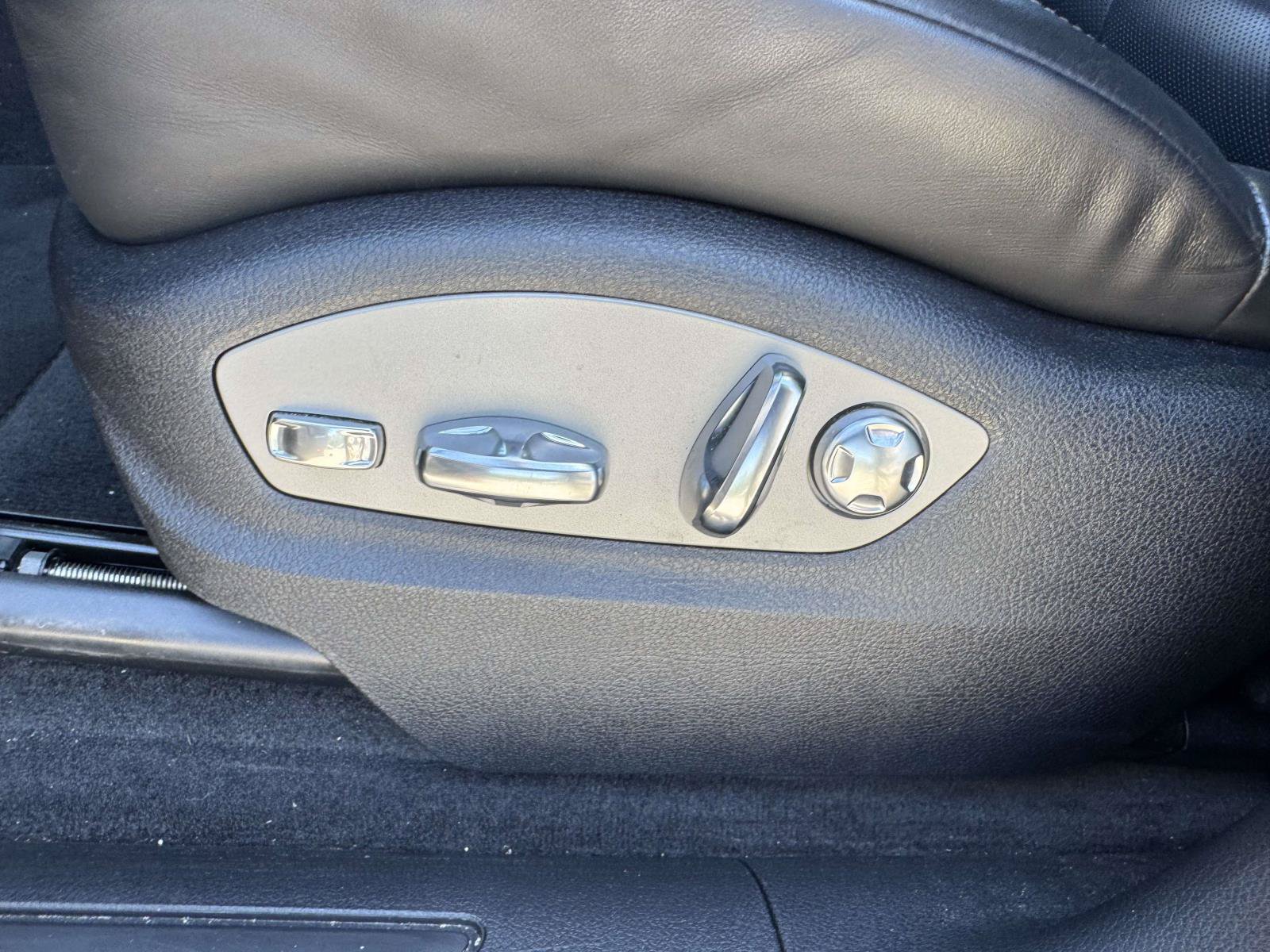 Used 2022 Porsche Macan w/ Premium Package Plus AWD/4WD image 31